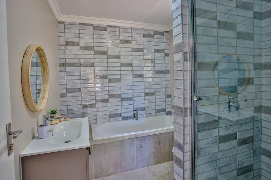 Apartamento Large Sea View, Walk To Eateries, Loadshed Free Ballito Exterior foto